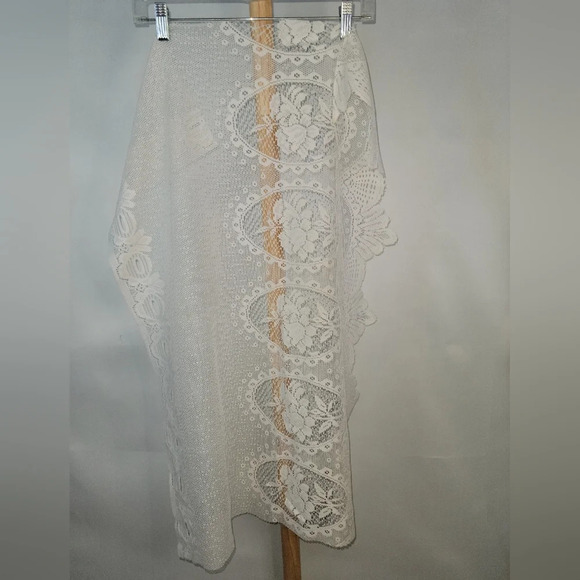 White  lace fabric runner doily curtain - Picture 2 of 5